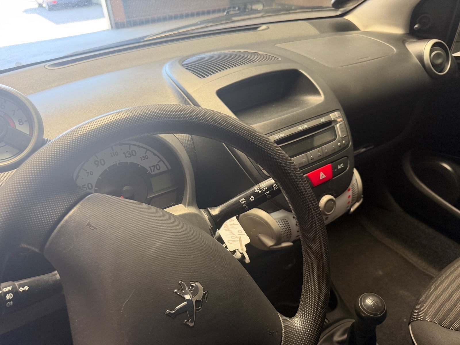 Sort Peugeot 107 fra 2014