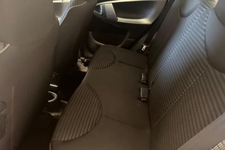 Sort Peugeot 107 fra 2014