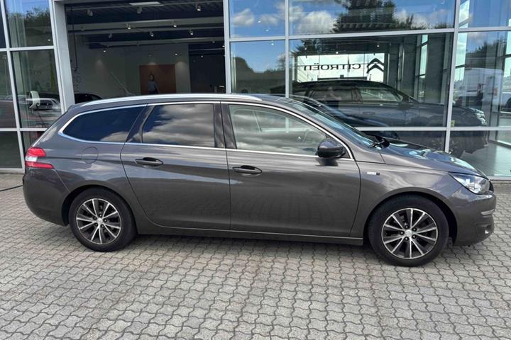 Grå Peugeot 308 fra 2015