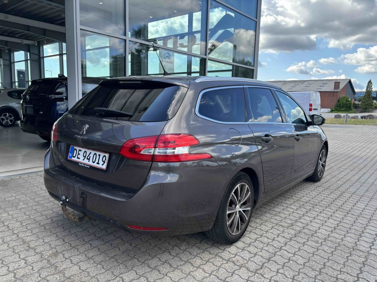 Grå Peugeot 308 fra 2015