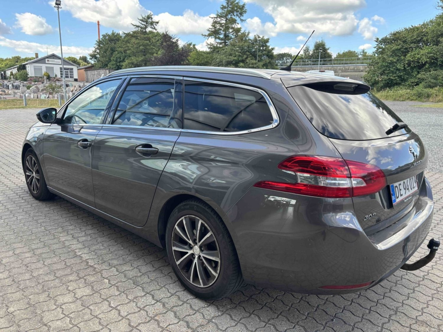 Grå Peugeot 308 fra 2015
