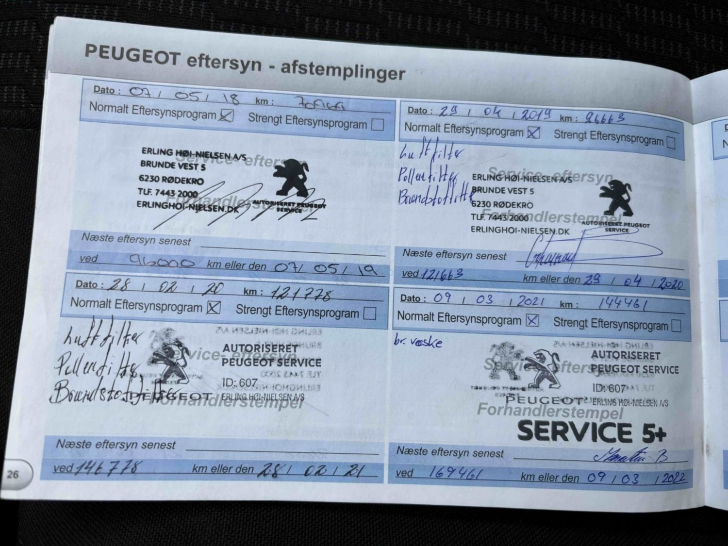 Grå Peugeot 308 fra 2015