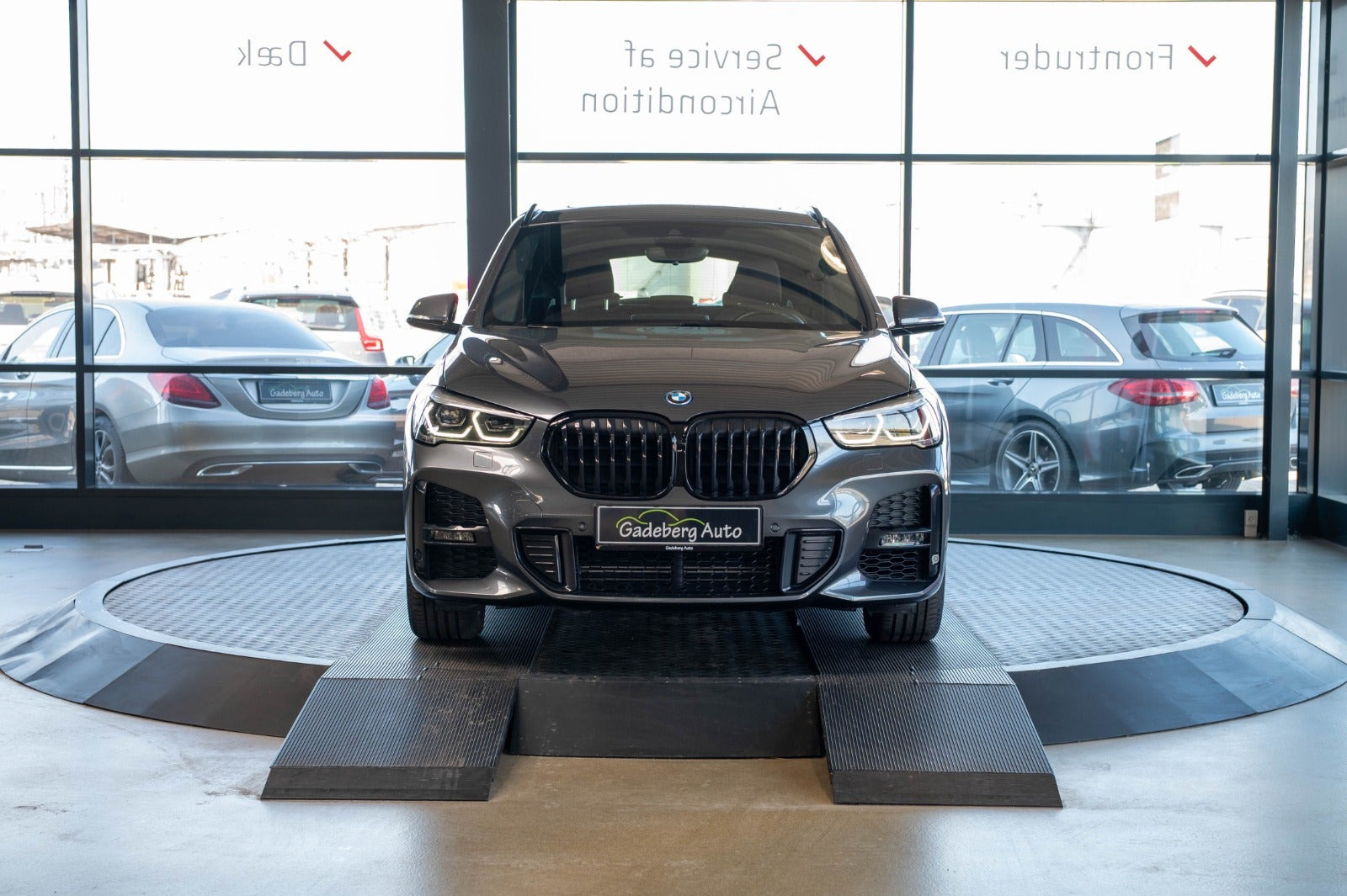 Grå BMW X1 fra 2022