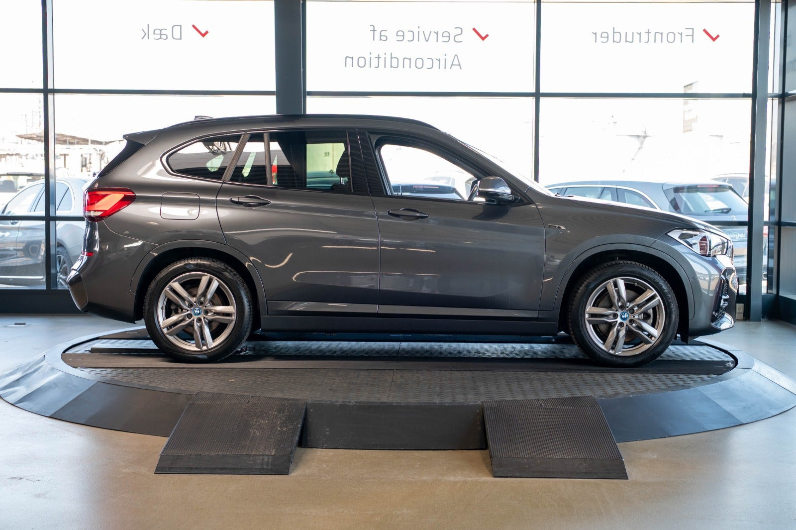 Grå BMW X1 fra 2022