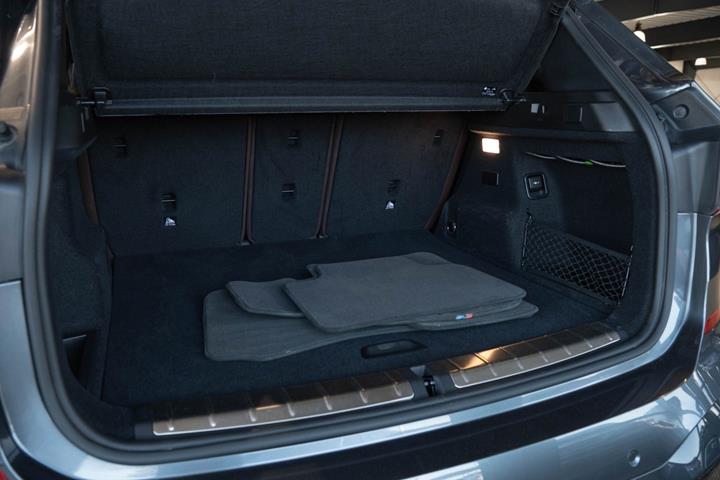 Grå BMW X1 fra 2022