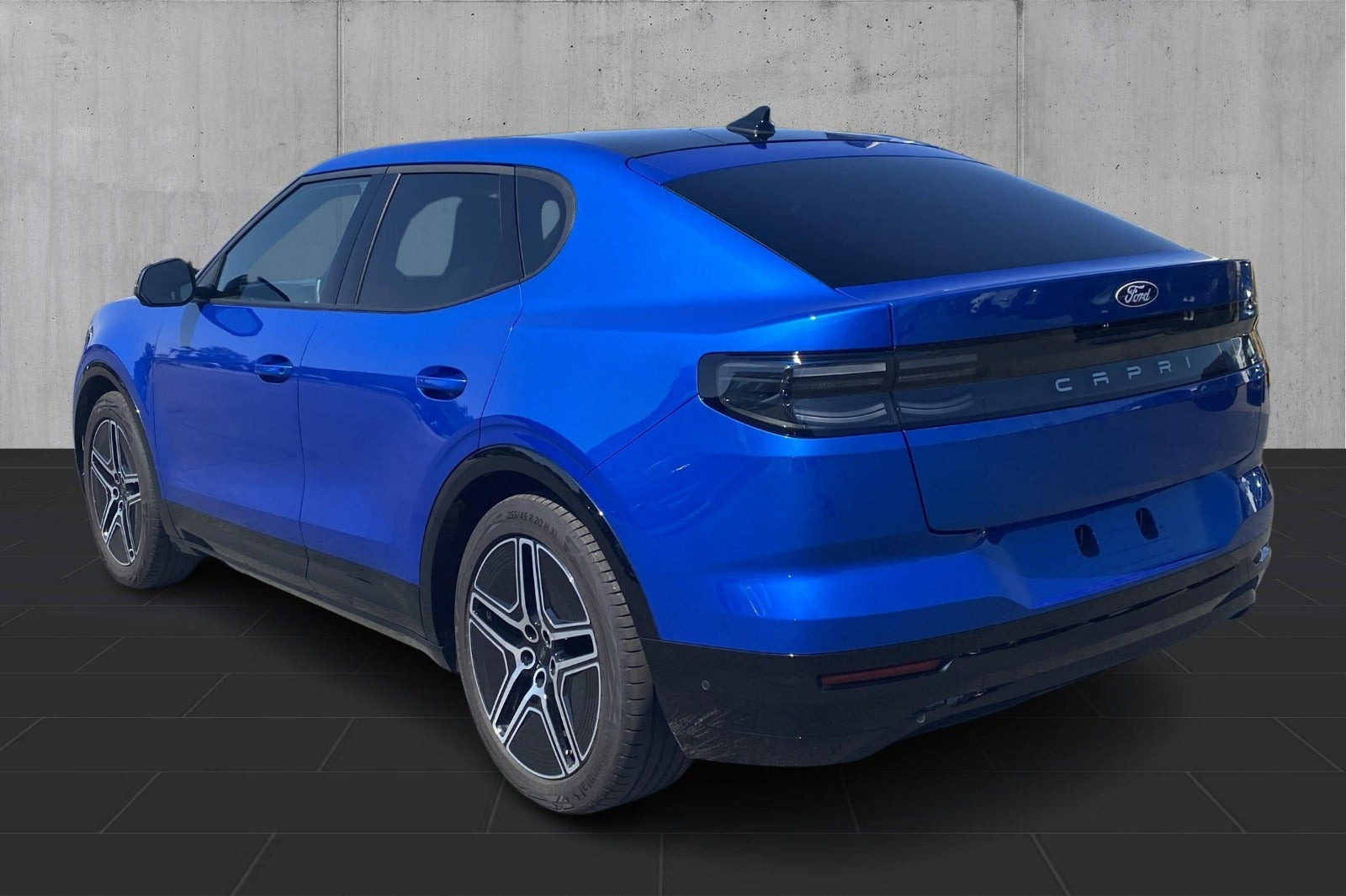 Blå Ford Capri fra 2025