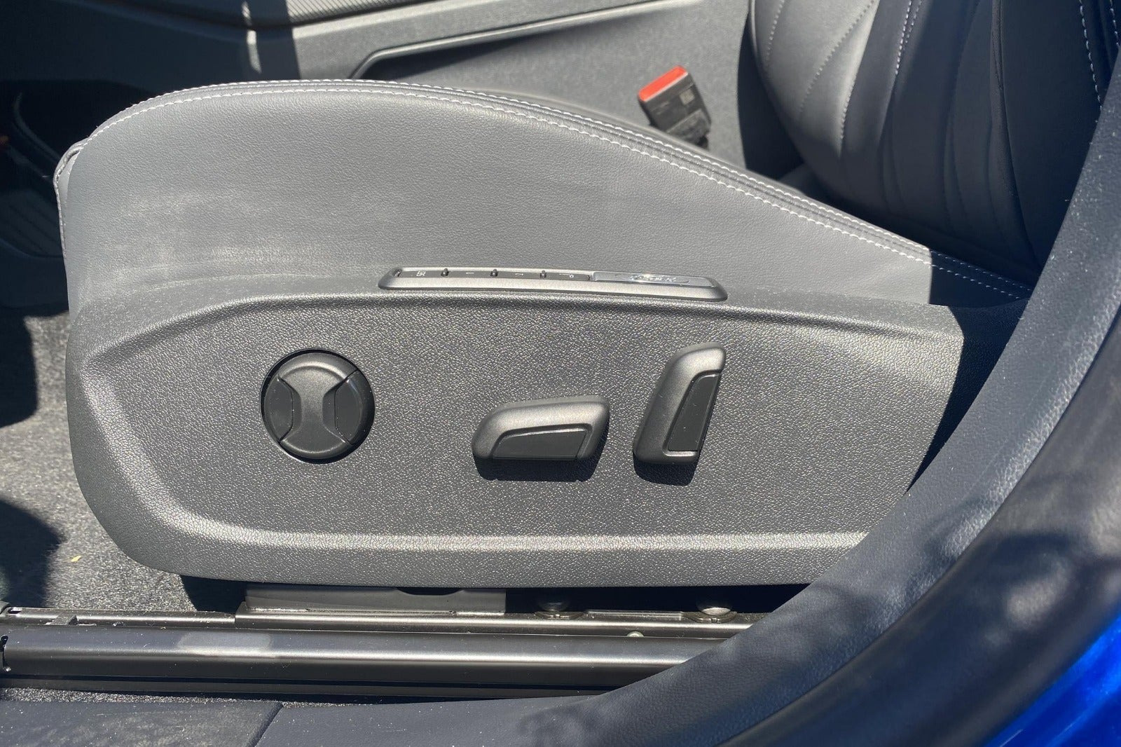 Blå Ford Capri fra 2025