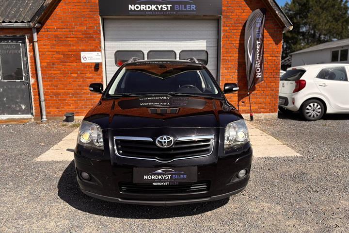 Sort Toyota Avensis fra 2007