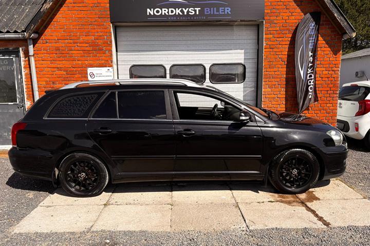 Sort Toyota Avensis fra 2007