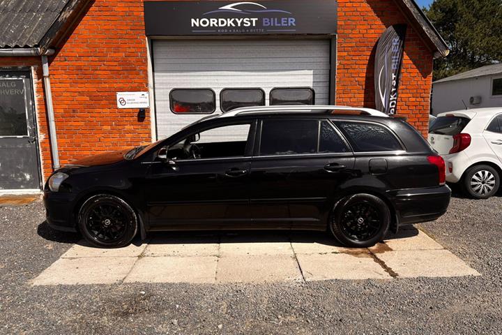Sort Toyota Avensis fra 2007