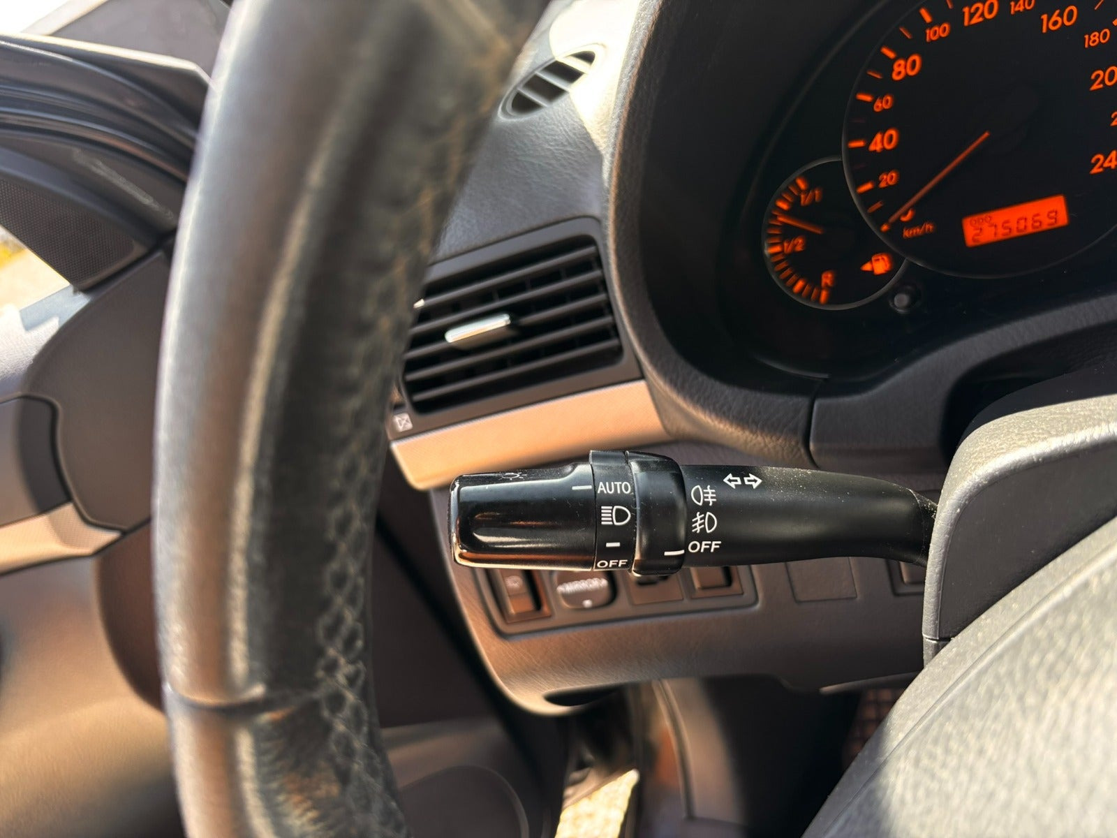 Sort Toyota Avensis fra 2007