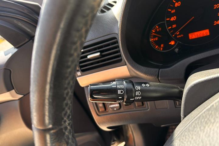 Sort Toyota Avensis fra 2007