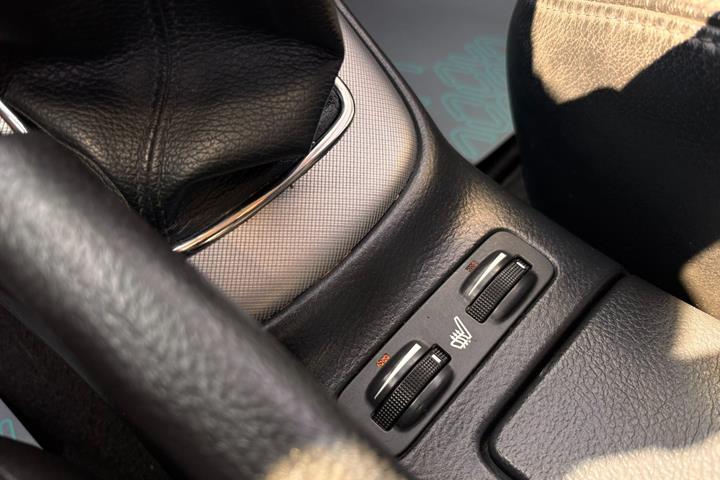 Sort Toyota Avensis fra 2007