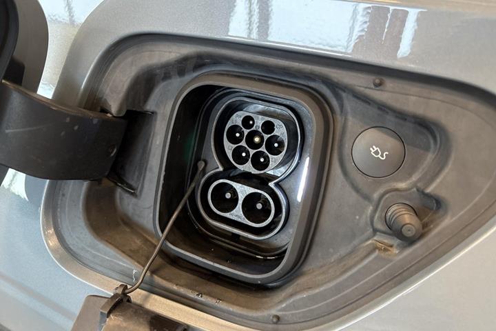 Grå Polestar 2 fra 2023