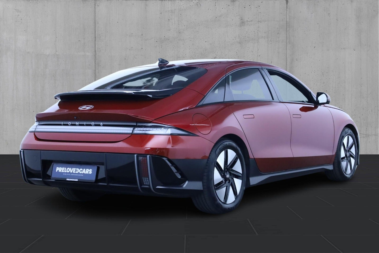 Rød Hyundai Ioniq 6 fra 2023