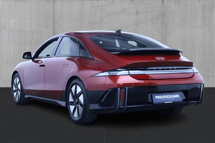 Rød Hyundai Ioniq 6 fra 2023