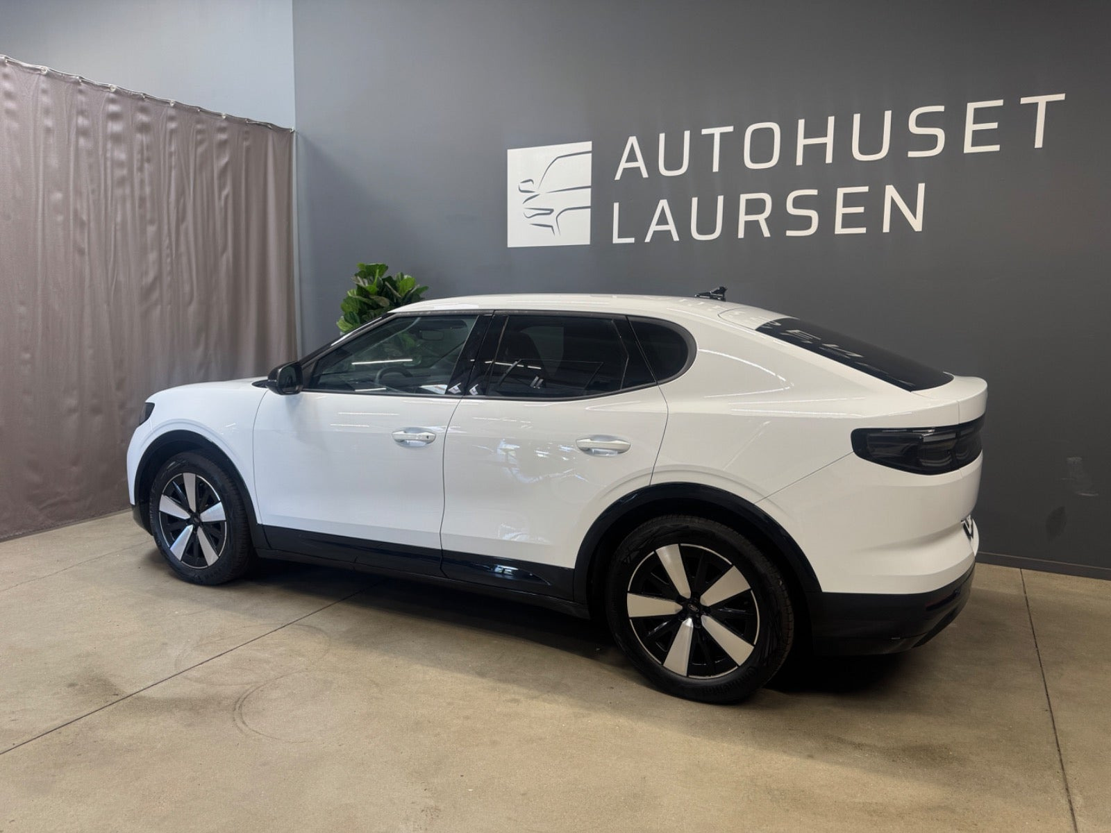Hvid Ford Capri fra 2025