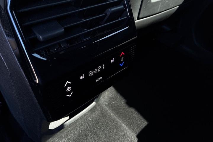 Sort Peugeot e-5008 fra 2025