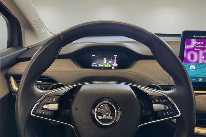 Grå Skoda Enyaq fra 2023