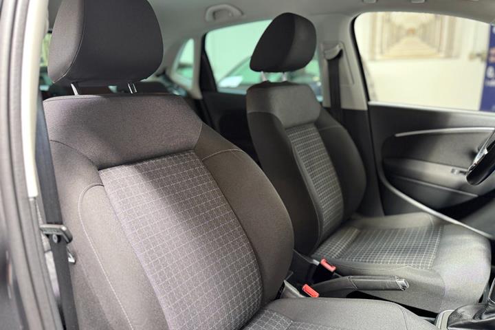 Grå VW Polo fra 2017
