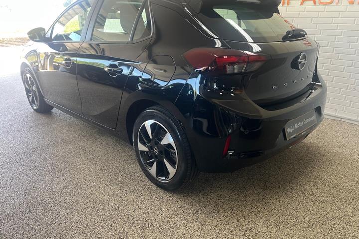Sort Opel Corsa-e fra 2024
