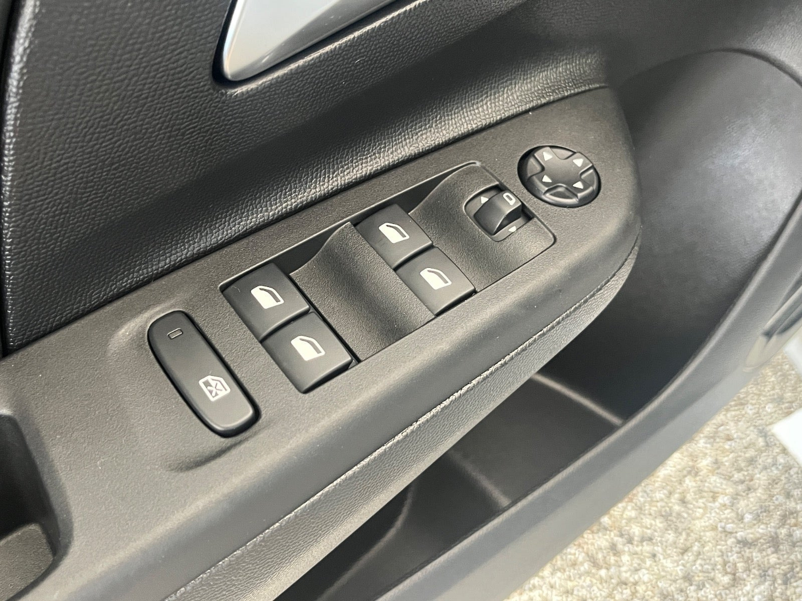 Sort Opel Corsa-e fra 2024