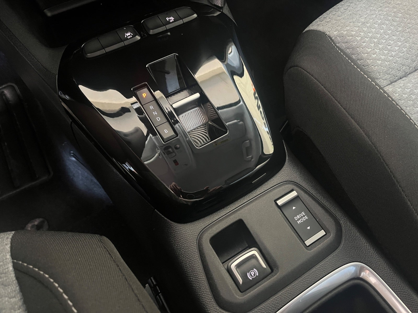 Sort Opel Corsa-e fra 2024