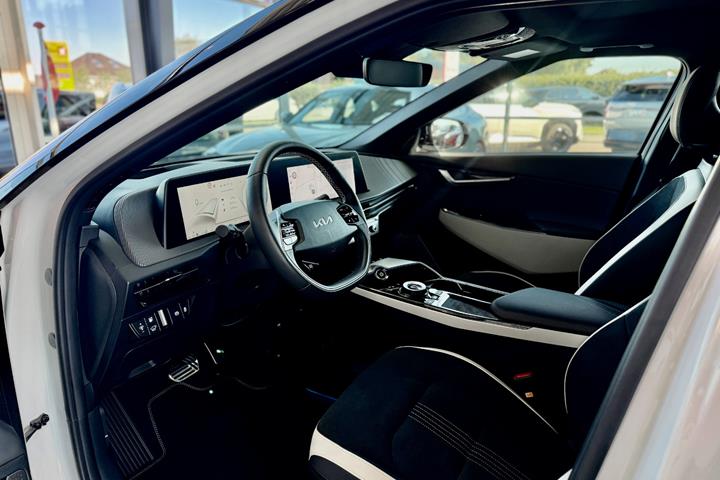 Hvid Kia EV6 fra 2024