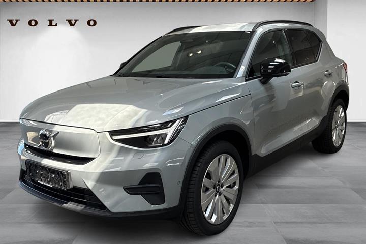 Grå Volvo EX40 fra 2025 set udefra