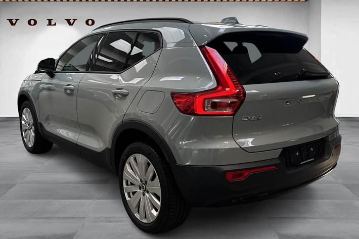 Grå Volvo EX40 fra 2025
