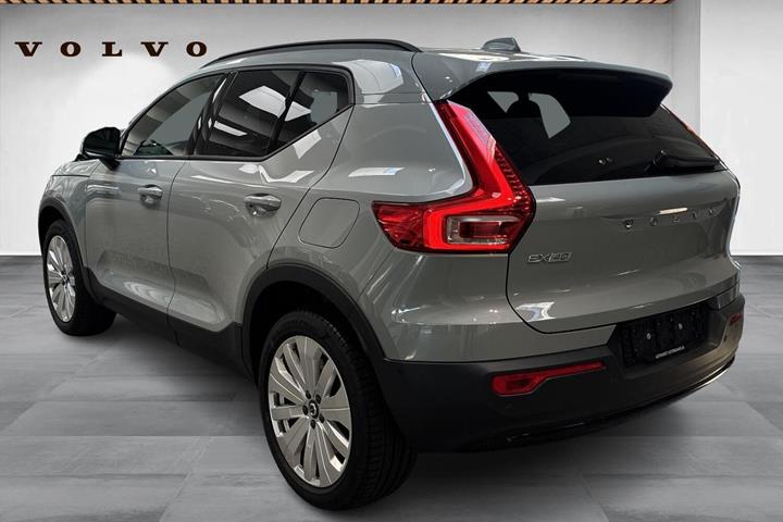 Grå Volvo EX40 fra 2025