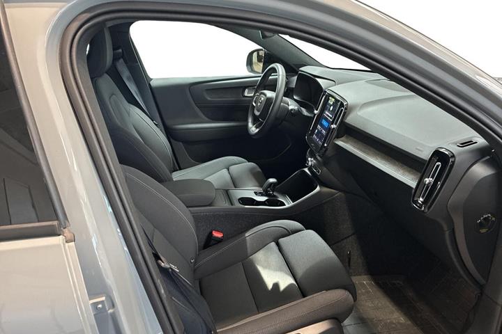 Grå Volvo EX40 fra 2025
