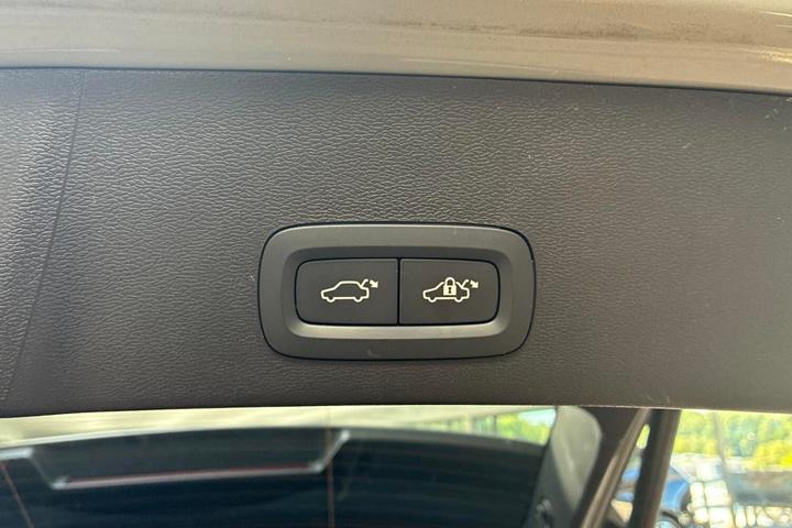 Grå Volvo EX40 fra 2025