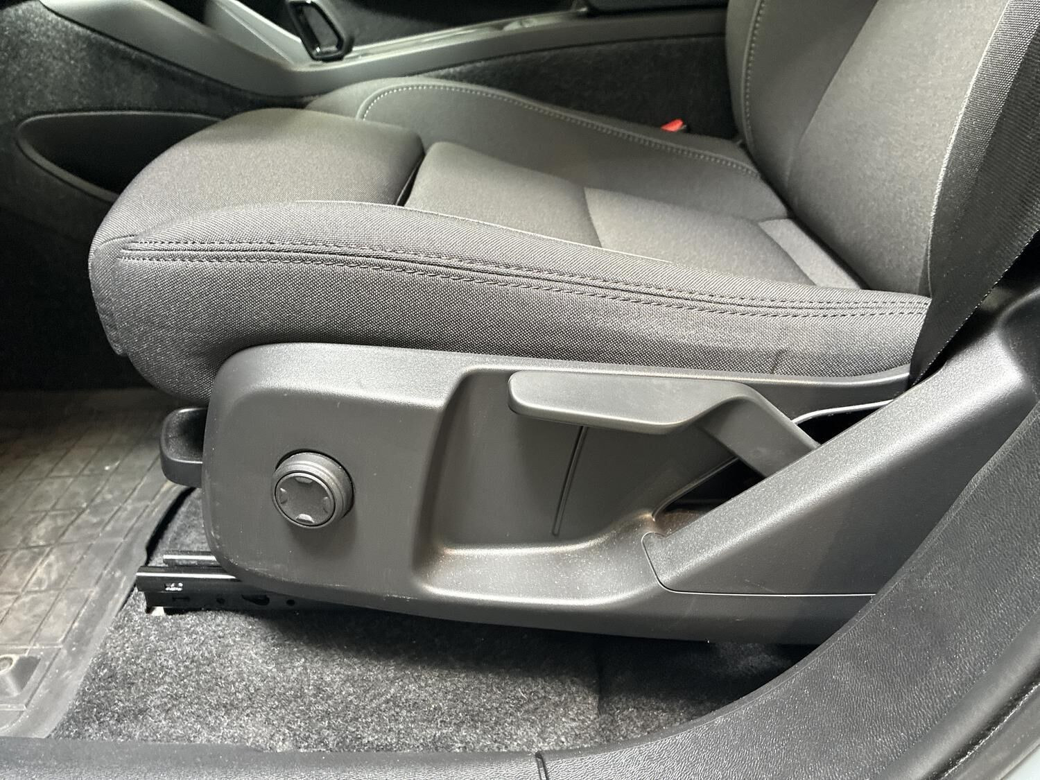 Grå Volvo EX40 fra 2025