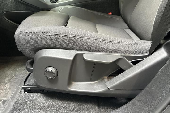 Grå Volvo EX40 fra 2025