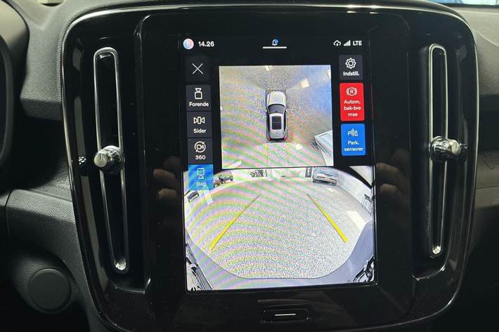 Grå Volvo EX40 fra 2025