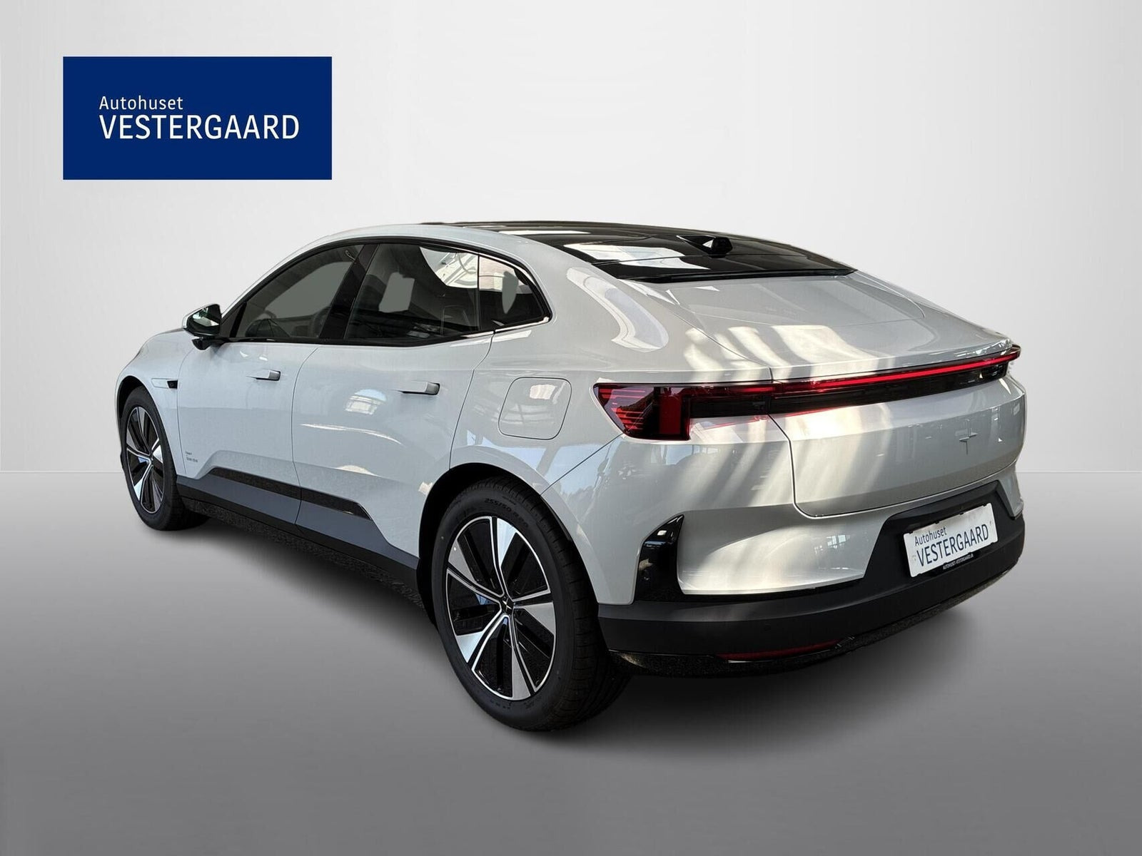 Beige Polestar 4 fra 2026
