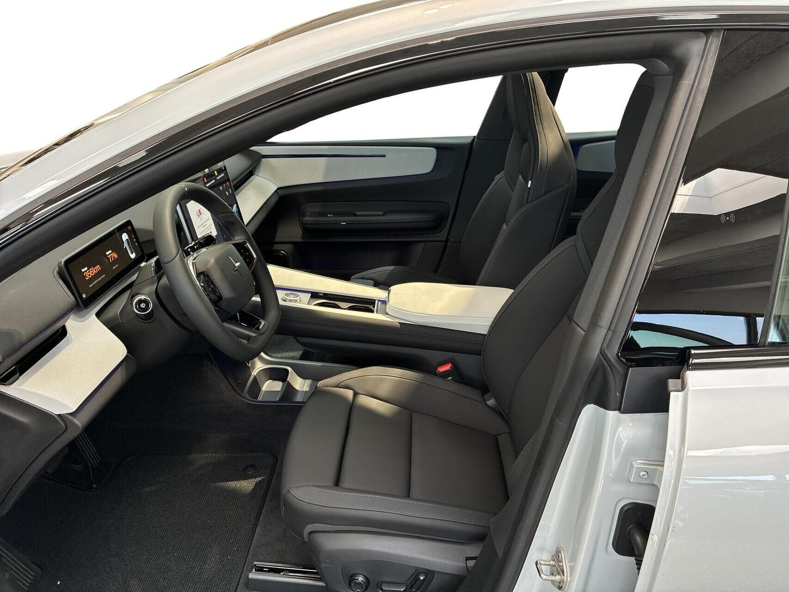 Beige Polestar 4 fra 2026