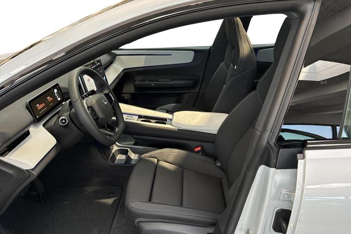 Beige Polestar 4 fra 2026