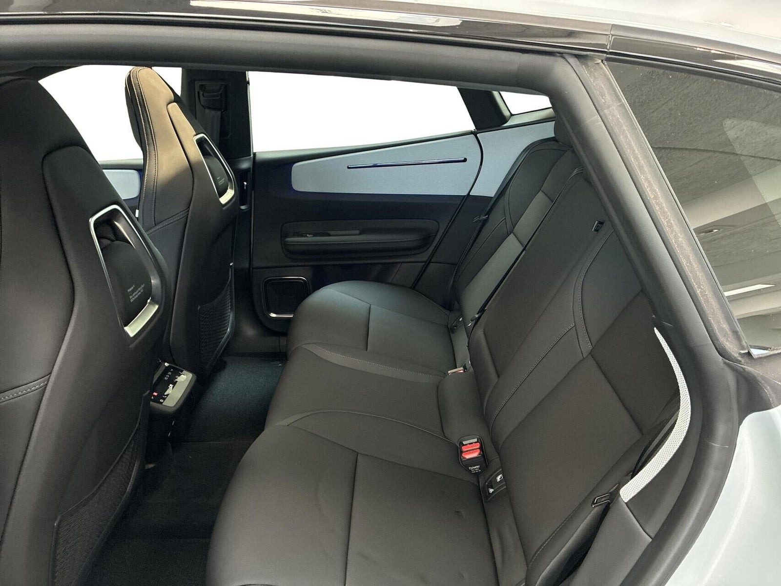 Beige Polestar 4 fra 2026