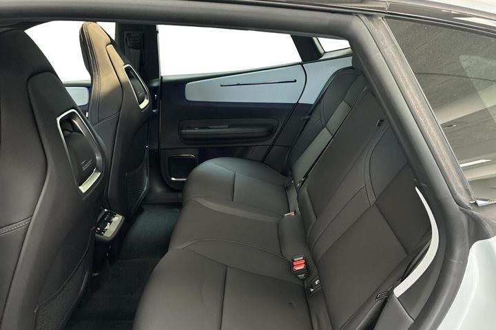 Beige Polestar 4 fra 2026