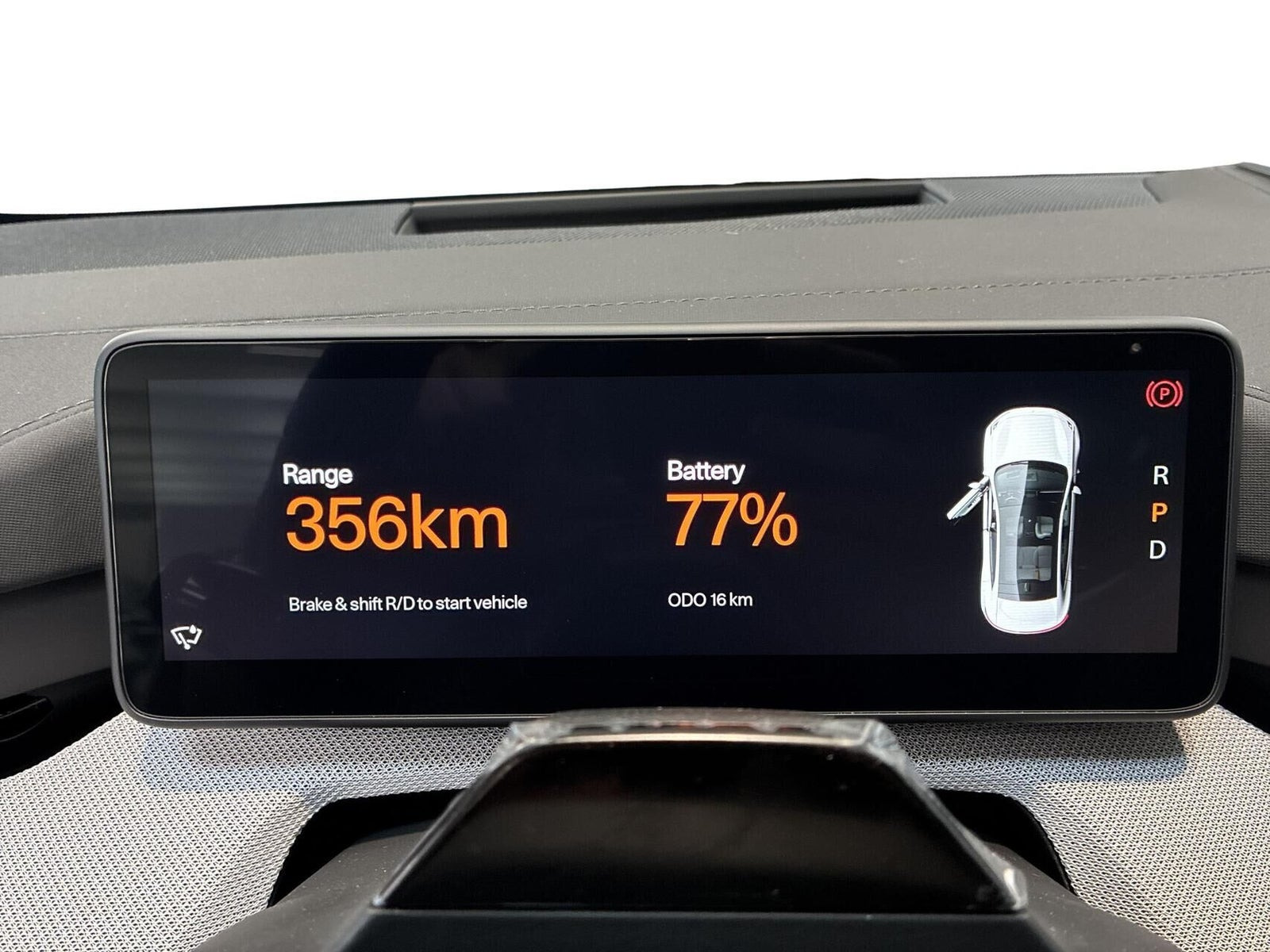 Beige Polestar 4 fra 2026