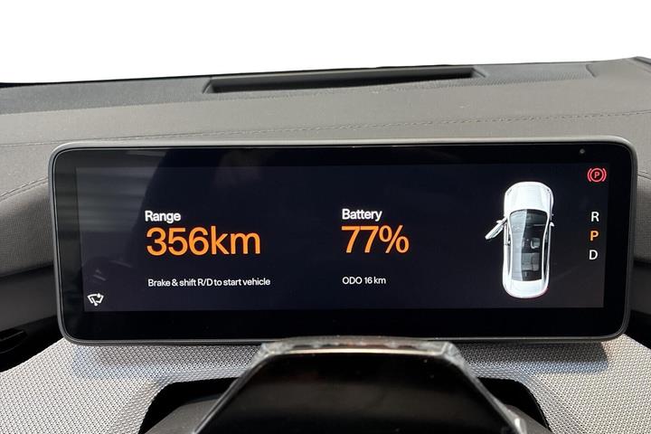 Beige Polestar 4 fra 2026
