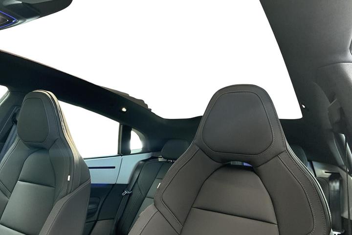 Beige Polestar 4 fra 2026