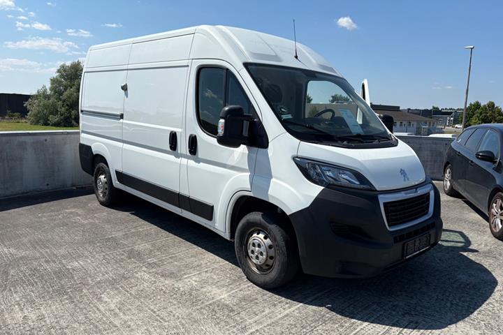 Hvid Peugeot Boxer 330 fra 2020