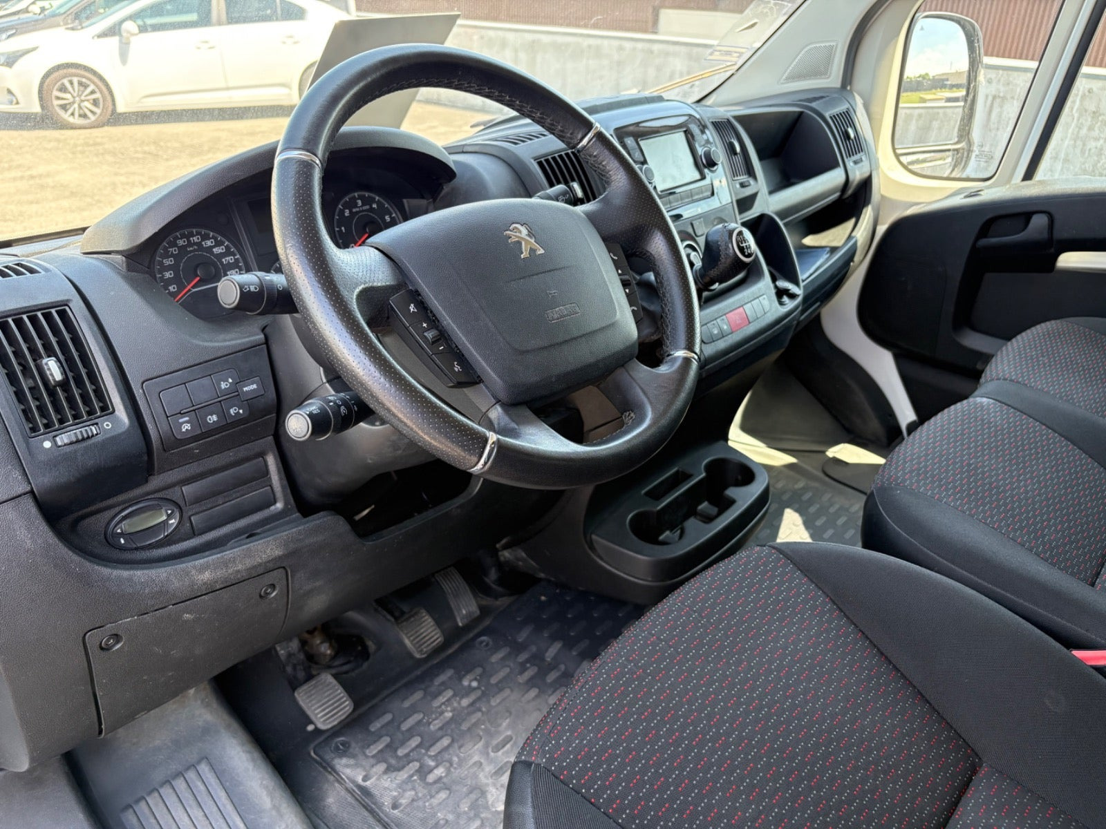 Hvid Peugeot Boxer 330 fra 2020