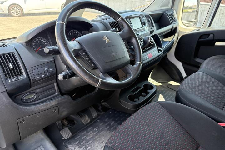 Hvid Peugeot Boxer 330 fra 2020