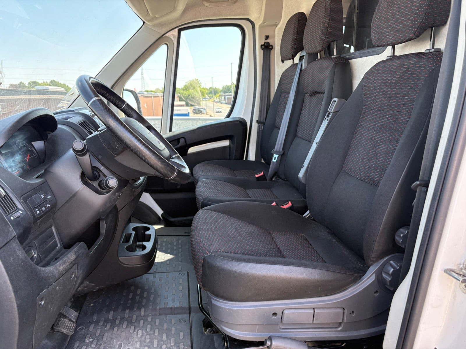 Hvid Peugeot Boxer 330 fra 2020