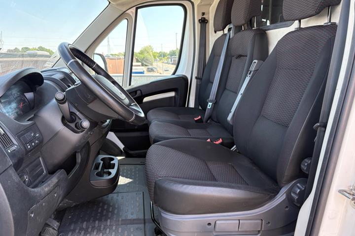 Hvid Peugeot Boxer 330 fra 2020