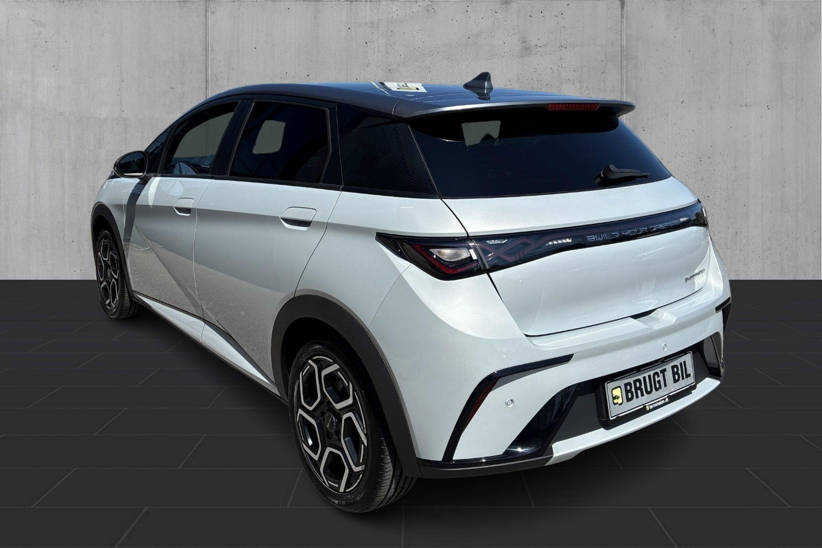 Grå BYD Dolphin fra 2023